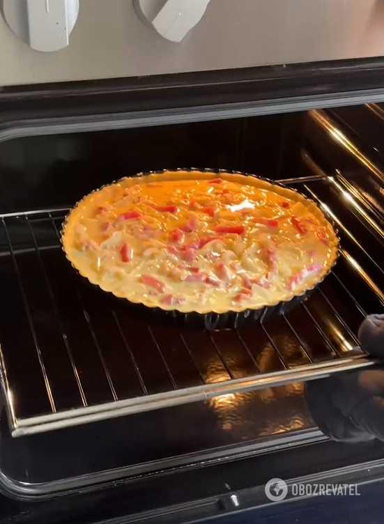 Budget onion pie for a hearty dinner: enough for the whole family