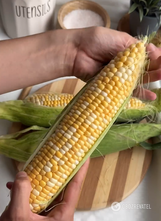 How to bake corn deliciously in the oven: better than boiled