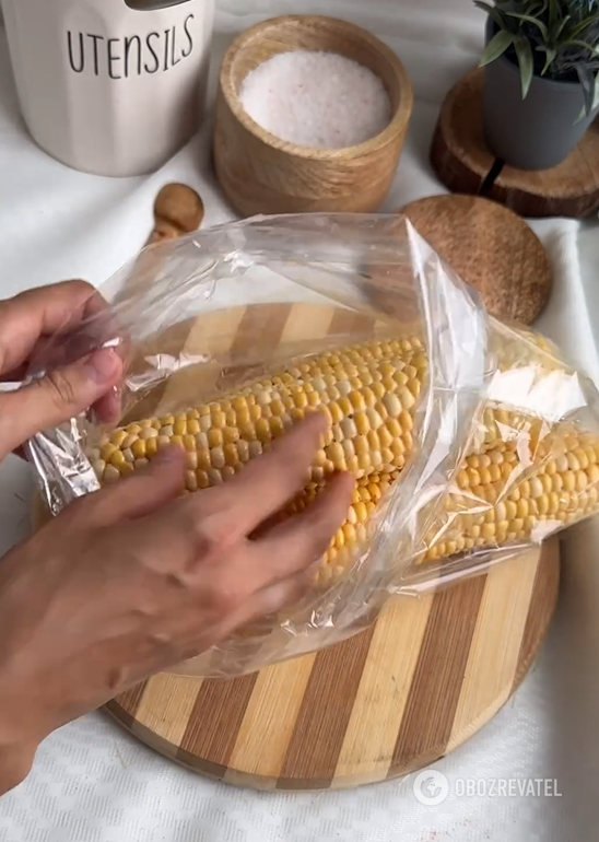 How to bake corn deliciously in the oven: better than boiled