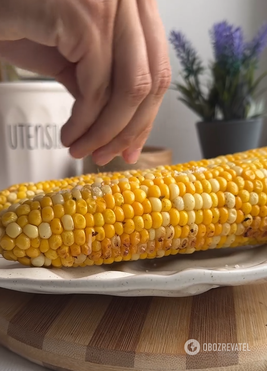 How to bake corn deliciously in the oven: better than boiled