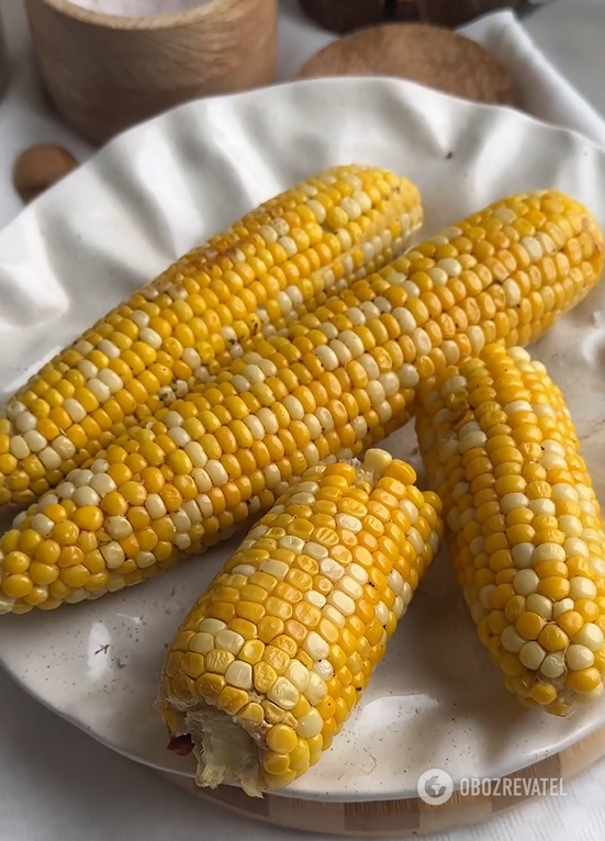 How to bake corn deliciously in the oven: better than boiled