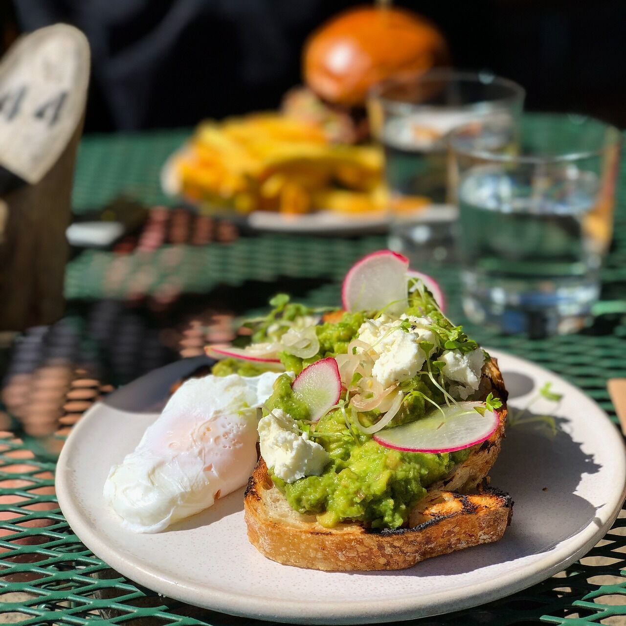 Perfect avocado toast for breakfast: a basic recipe