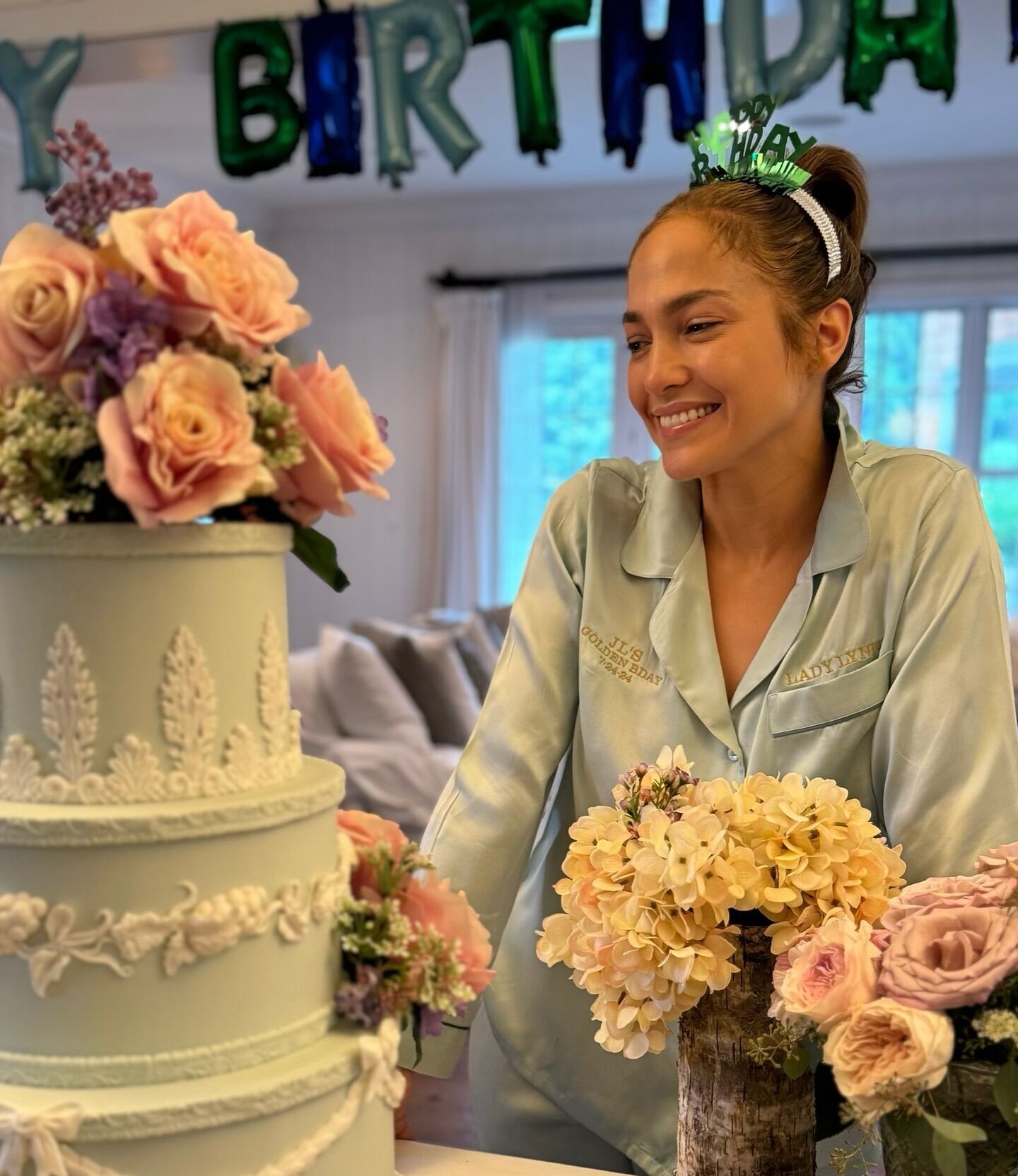 In the style of the Bridgertons: Jennifer Lopez celebrated her 55th birthday without Ben Affleck. Photos and videos