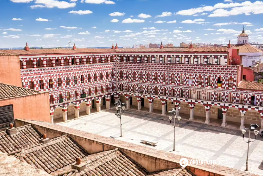 The Spanish city on the border with Portugal has retained its historical charm: there are almost no tourists there