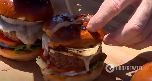 Gordon Ramsay's five secrets for making the perfect burger: it's all about the secret ingredient