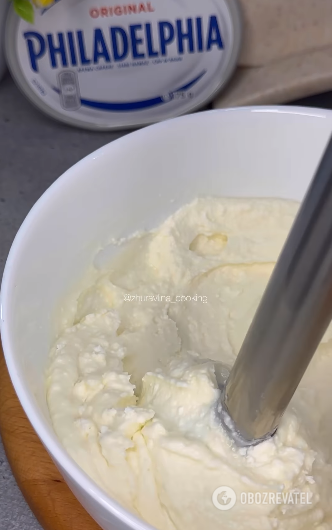 Buns with cottage cheese and strawberries: when you don't want to knead the dough