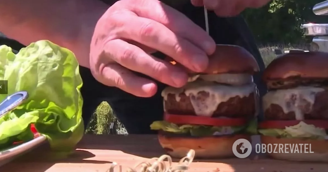 Gordon Ramsay's five secrets for making the perfect burger: it's all about the secret ingredient