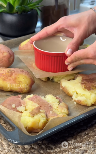 If you're tired of boiled young potatoes, try these delicious mini pizzas 