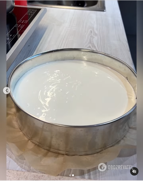 Pouring the curd mass