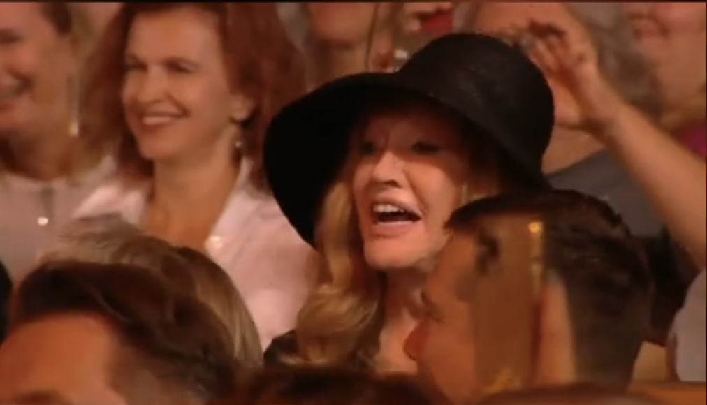 Andriy Danylko aka Serduchka bows to Russian Alla Pugacheva at scandalous festival in Jurmala. Video