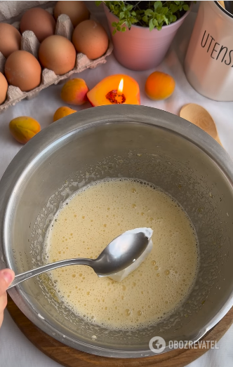 Easy apricot pie: delicious pastry for a weekend tea party