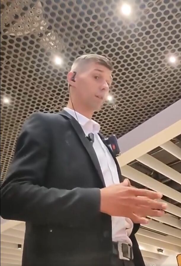 ''This is not the place to remind about prisoners of war'': a scandal involving a security guard of the Central Department Store occurred in Kyiv. Video