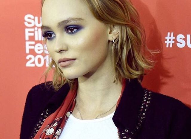 ''Babcine szpilki'' wracają do mody: Lily-Rose Depp po raz kolejny pokazała modny look