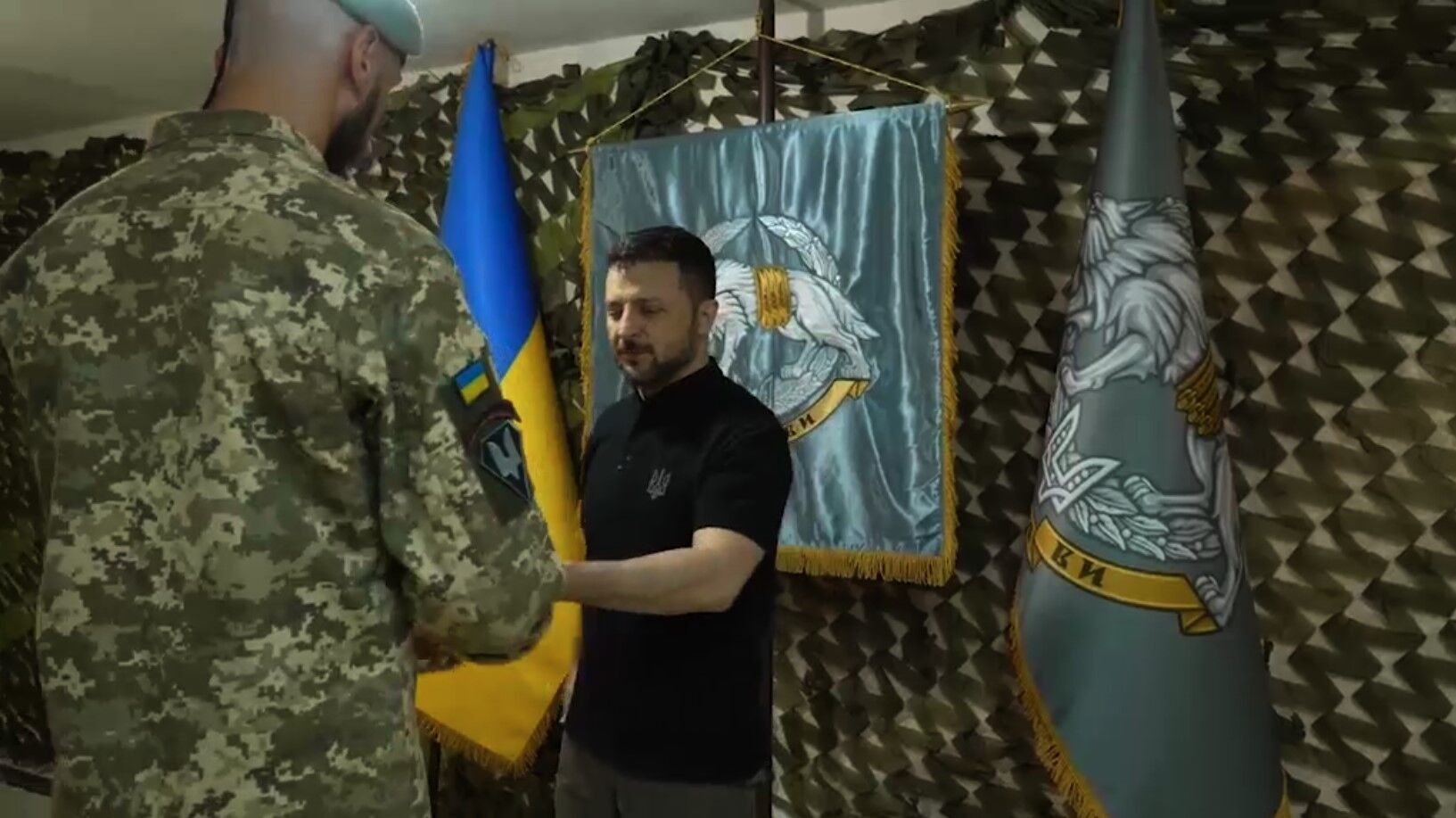 Zelenskyy visits the forward command post of the Special Operations Forces in Kharkiv region and presents awards. Video