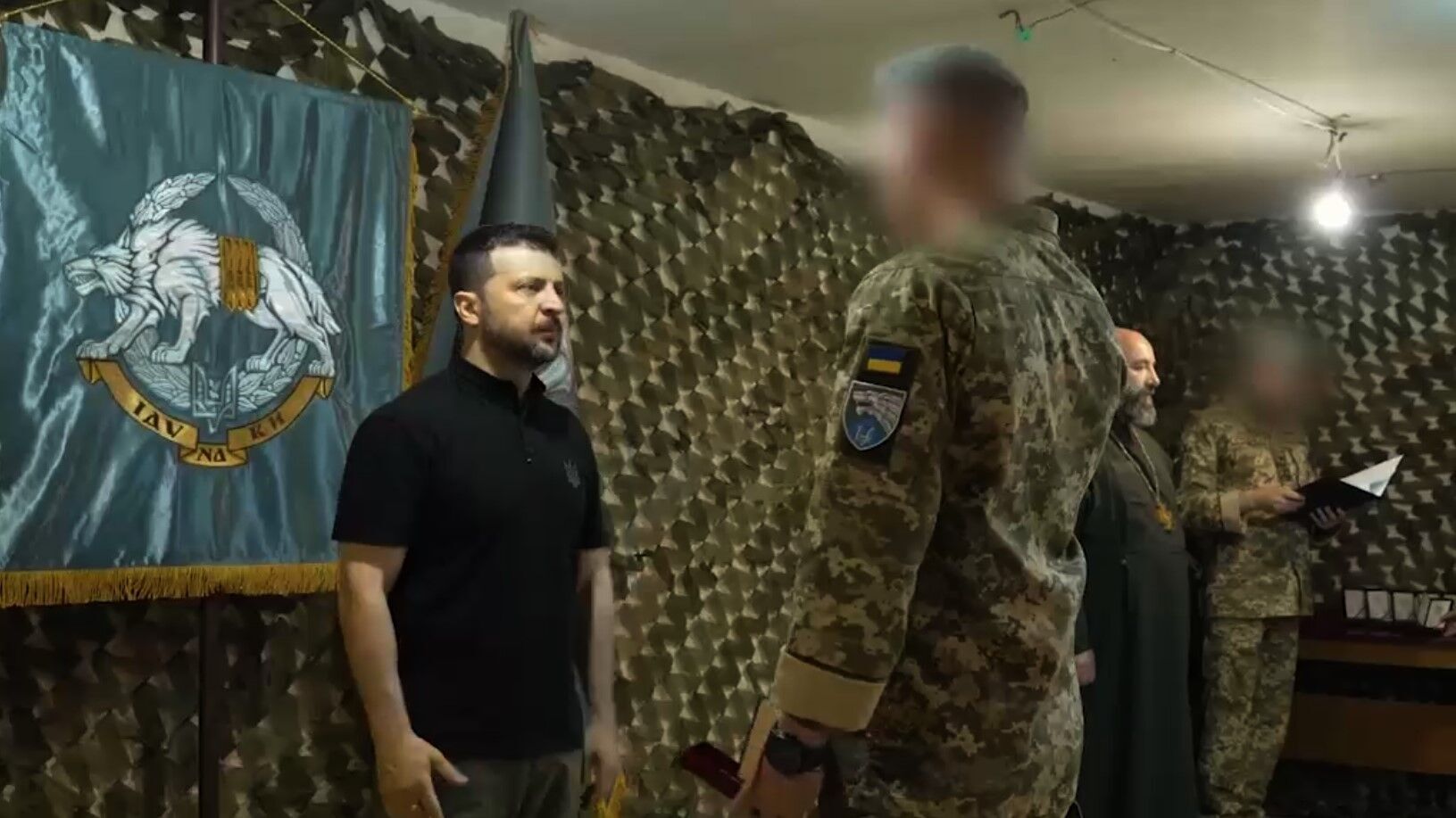 Zelenskyy visits the forward command post of the Special Operations Forces in Kharkiv region and presents awards. Video