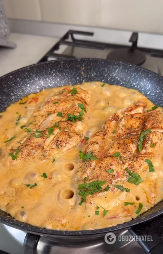 Chicken breast in cream sauce: perfect for mashed potatoes or pasta
