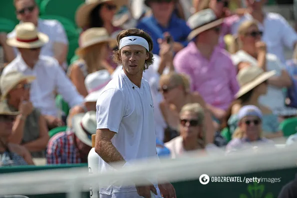 Russian Andrey Rublev loses his mind at Wimbledon, smashing himself with a racket several times. Video