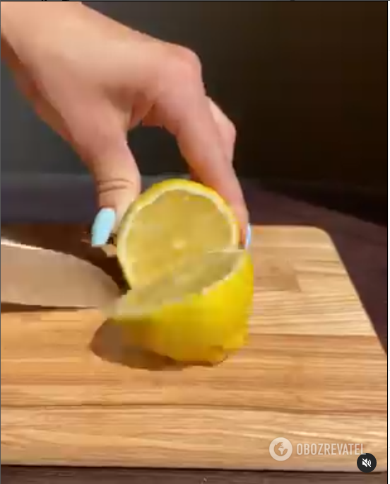 Slicing a lemon for a mojito