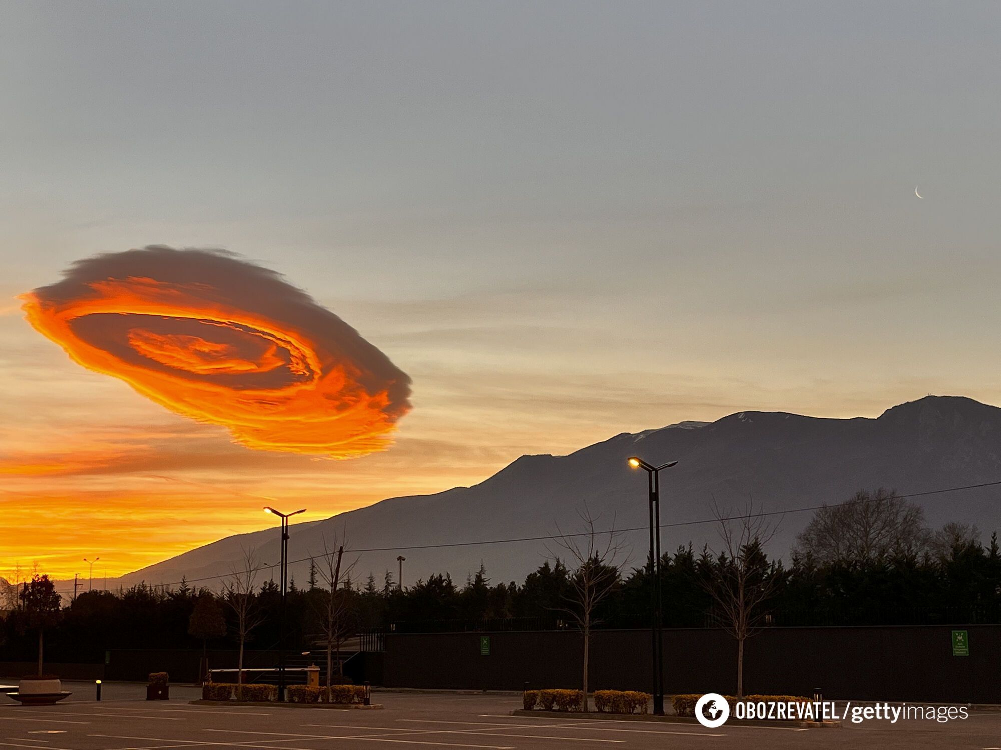 UFO-like clouds: an interesting natural phenomenon was spotted in the sky over Ukraine. Photo