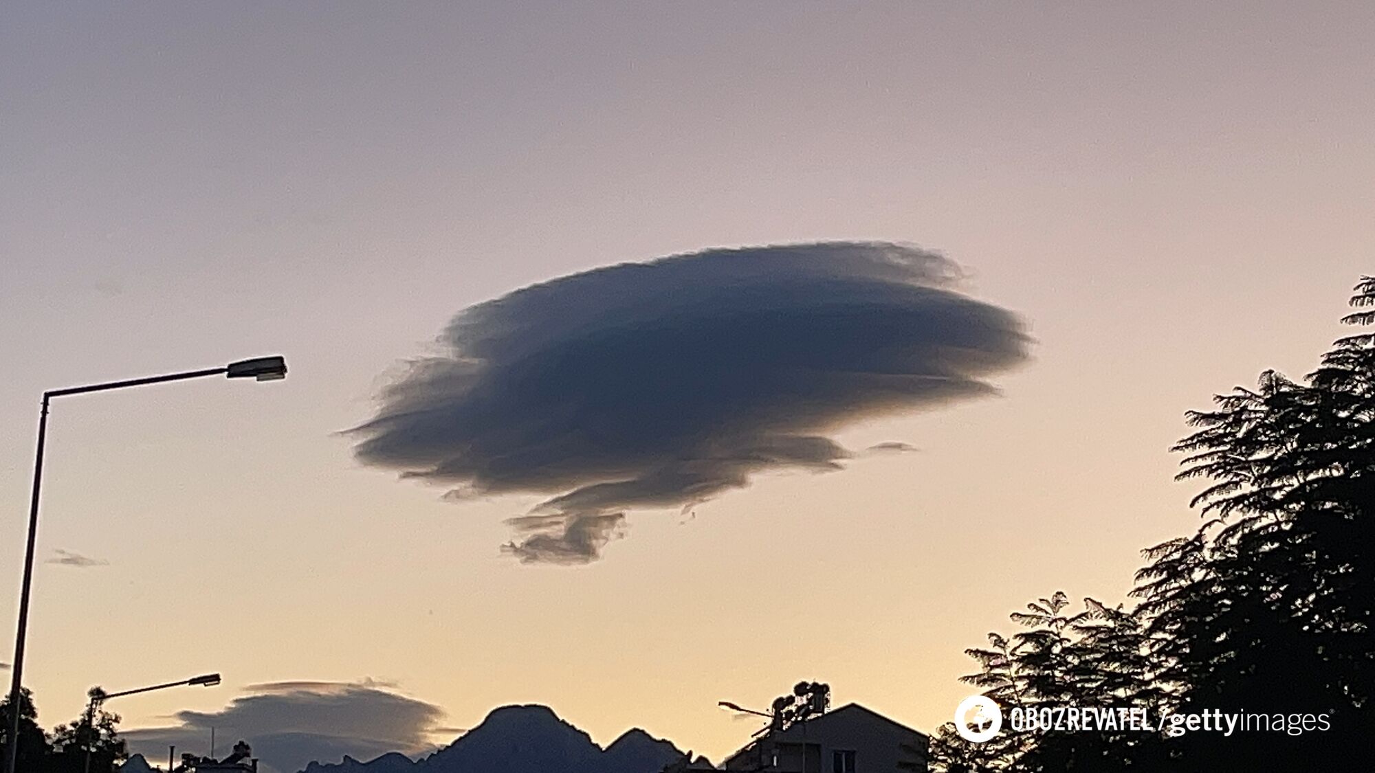 UFO-like clouds: an interesting natural phenomenon was spotted in the sky over Ukraine. Photo