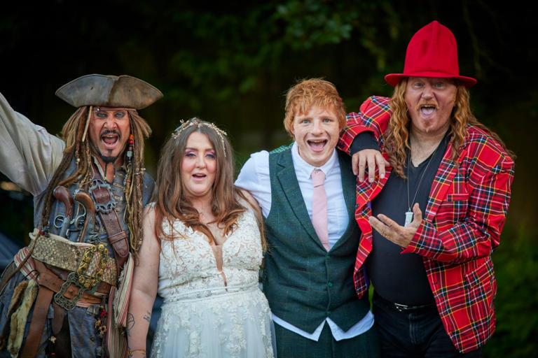A devoted fan of Ed Sheeran married a star lookalike. Photo
