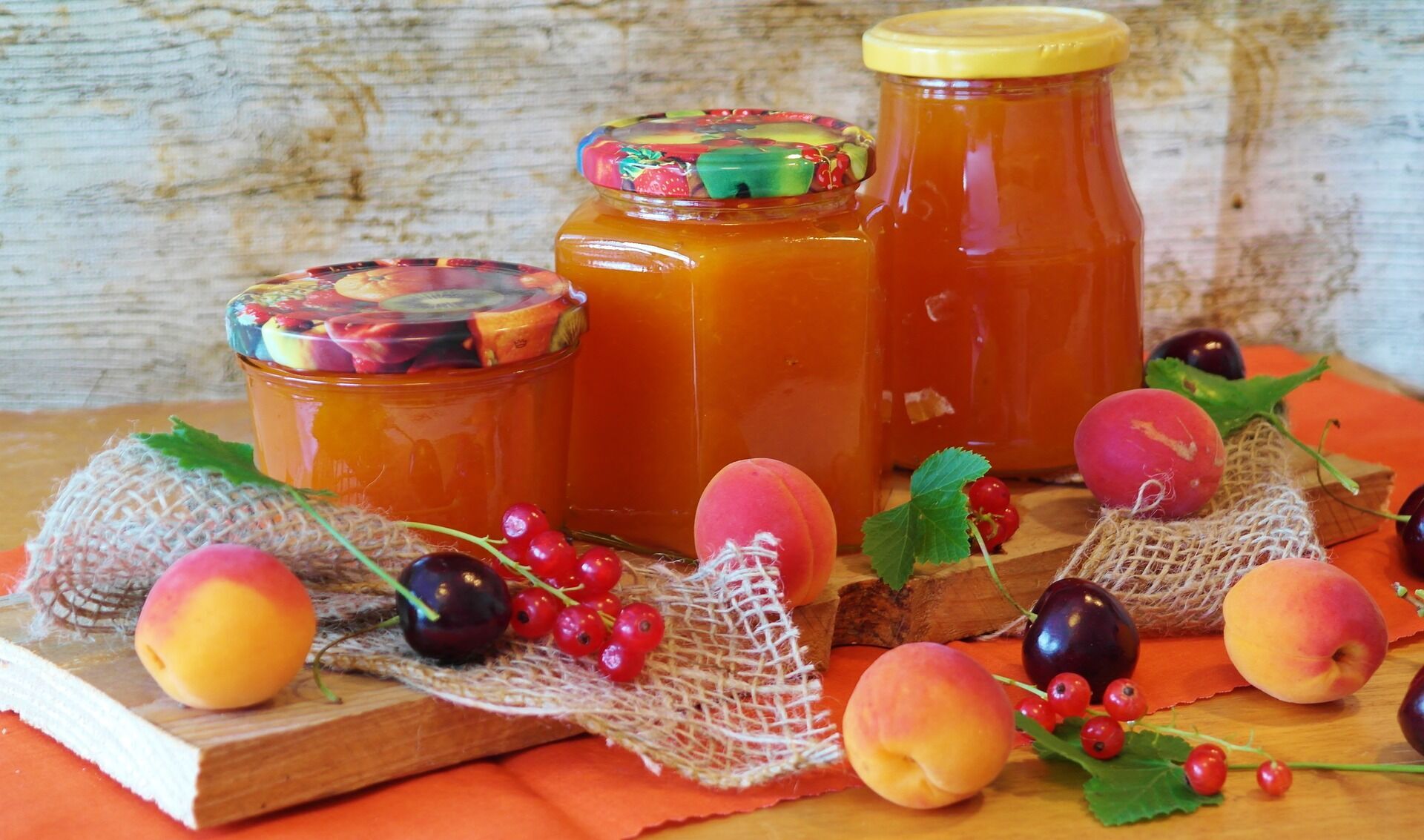 How to make delicious apricot jam