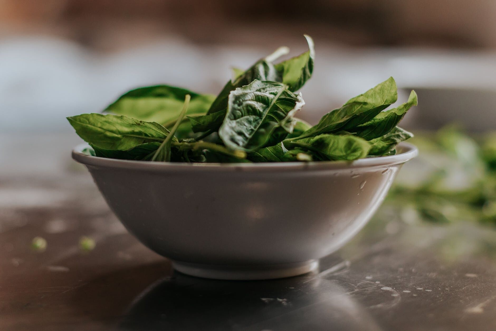 Spinach dumplings with a healthy filling: what to add to the dough besides flour