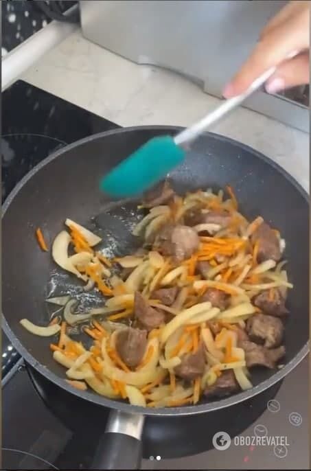 Frying meat with vegetables