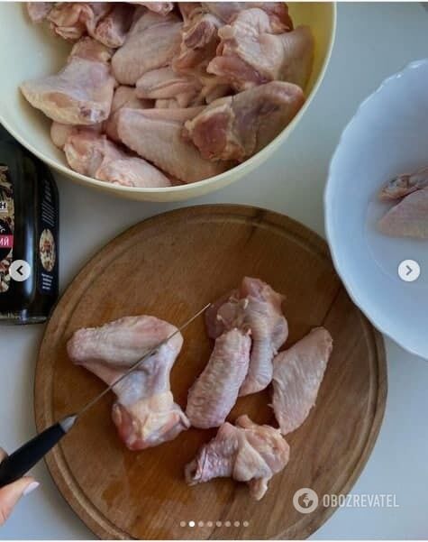 Raw chicken wings for marinating