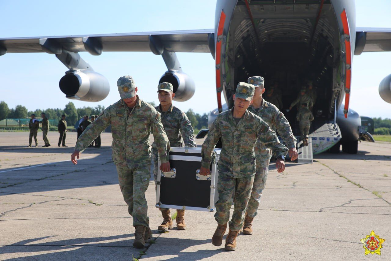 Chinese military arrived in Belarus: what is happening. Photo