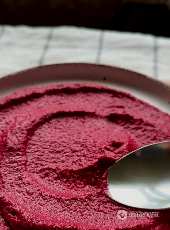 Instead of mayonnaise, ketchup and other sauces: how to prepare healthy beet spread in 10 minutes