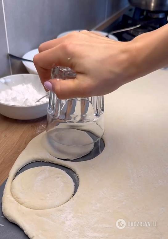 Sweet and puffy: recipe for steamed blueberry varenyky