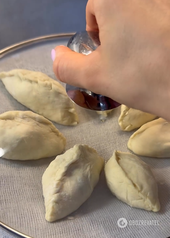 Sweet and puffy: recipe for steamed blueberry varenyky