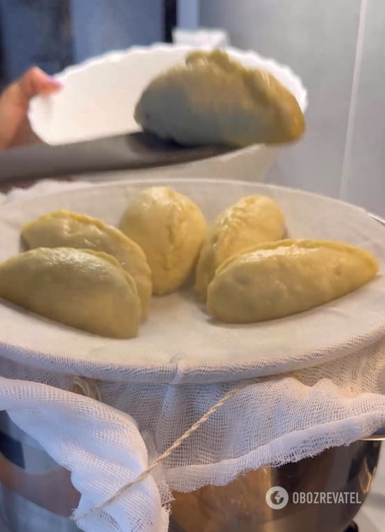 Sweet and puffy: recipe for steamed blueberry varenyky