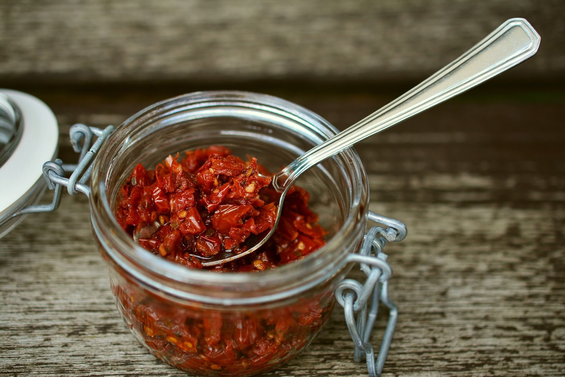 Sun-dried tomatoes with butter