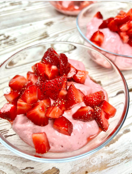 No-bake strawberry souffle: summer masterpiece in a glass