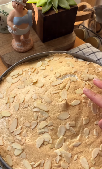 Red currant pie that the whole family will enjoy