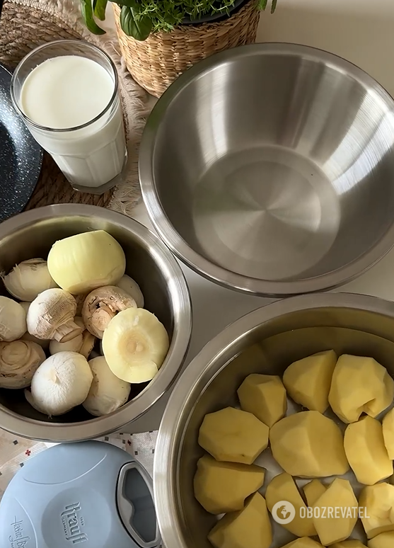 Hearty pancake with mushrooms and cheese: a complete lunch or dinner