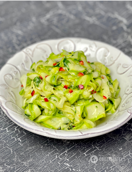 Pickled zucchini with chili peppers: great for barbecue