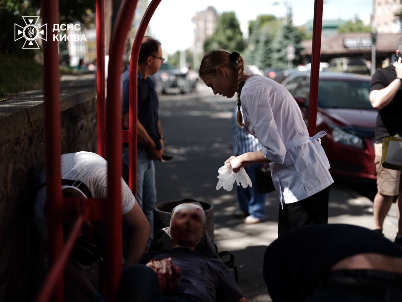 Explosions occurred in Kyiv and a children's medical institution was damaged: 10 people were killed and many injured as a result of the Russian attack. Photo