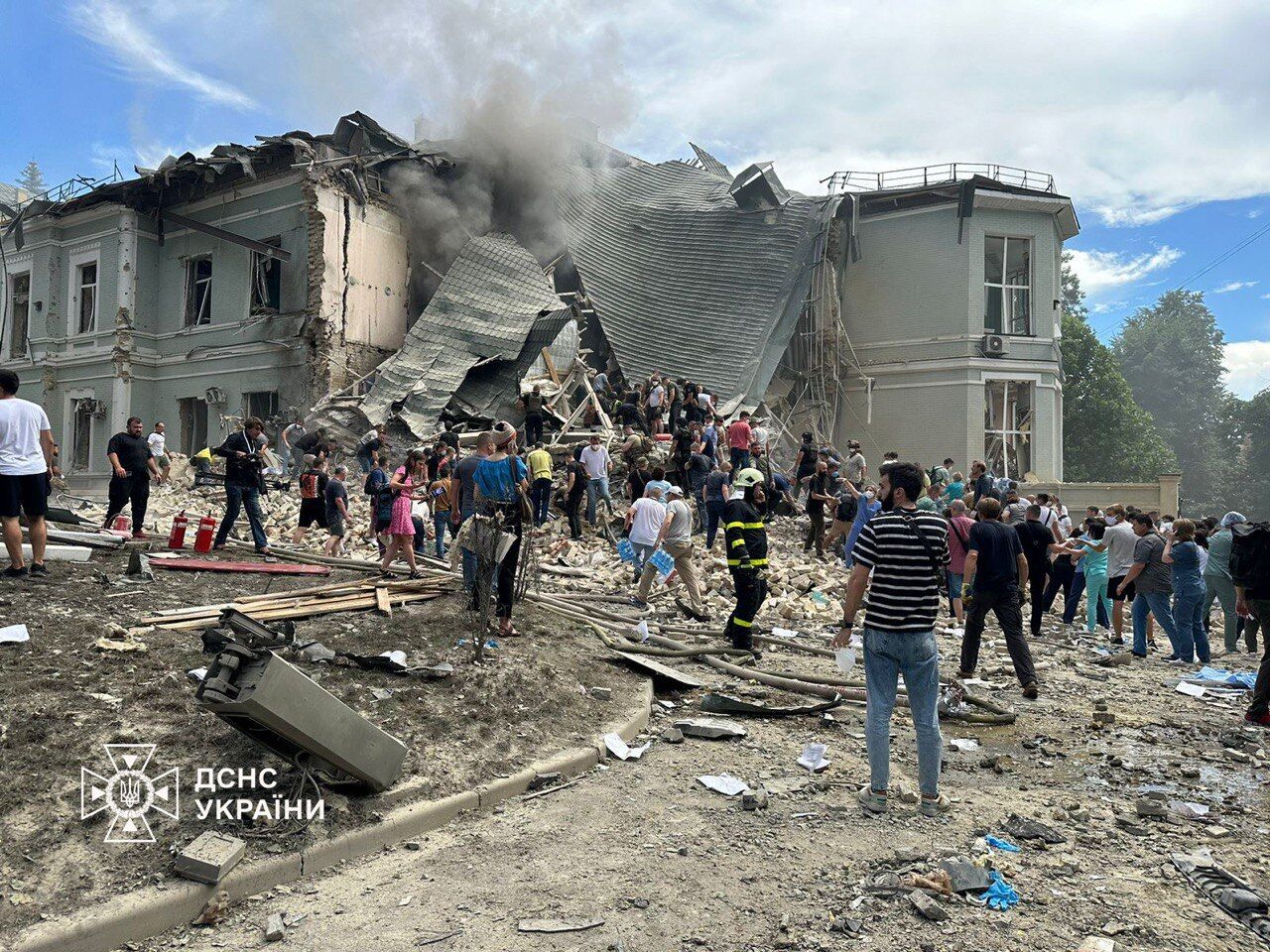 Explosions occurred in Kyiv and a children's medical institution was damaged: 10 people were killed and many injured as a result of the Russian attack. Photo