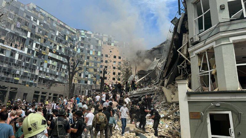 Explosions occurred in Kyiv and a children's medical institution was damaged: 10 people were killed and many injured as a result of the Russian attack. Photo