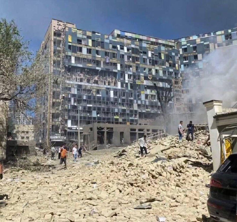 Explosions occurred in Kyiv and a children's medical institution was damaged: 10 people were killed and many injured as a result of the Russian attack. Photo