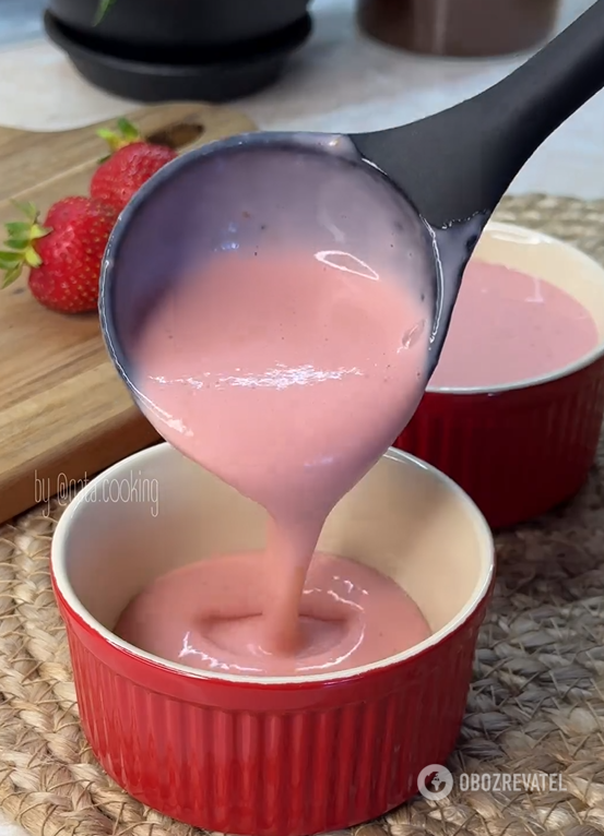 Delicate strawberry soufflé without baking: you need only 5 ingredients