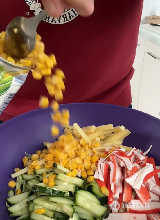 Summer crab salad: add lots of fresh vegetables and cheese