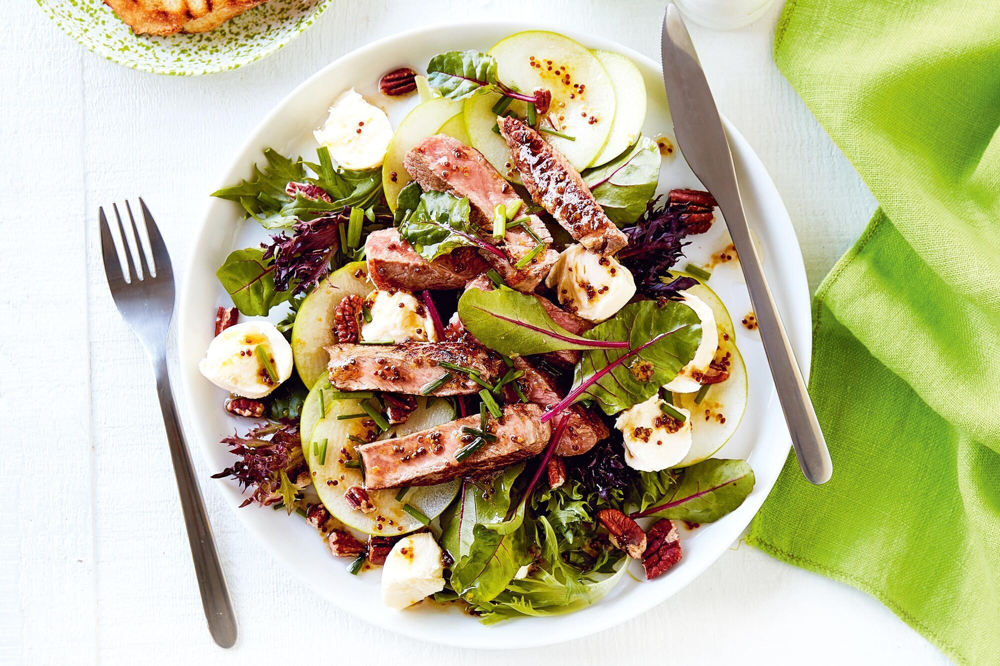 Salad with chicken and beets