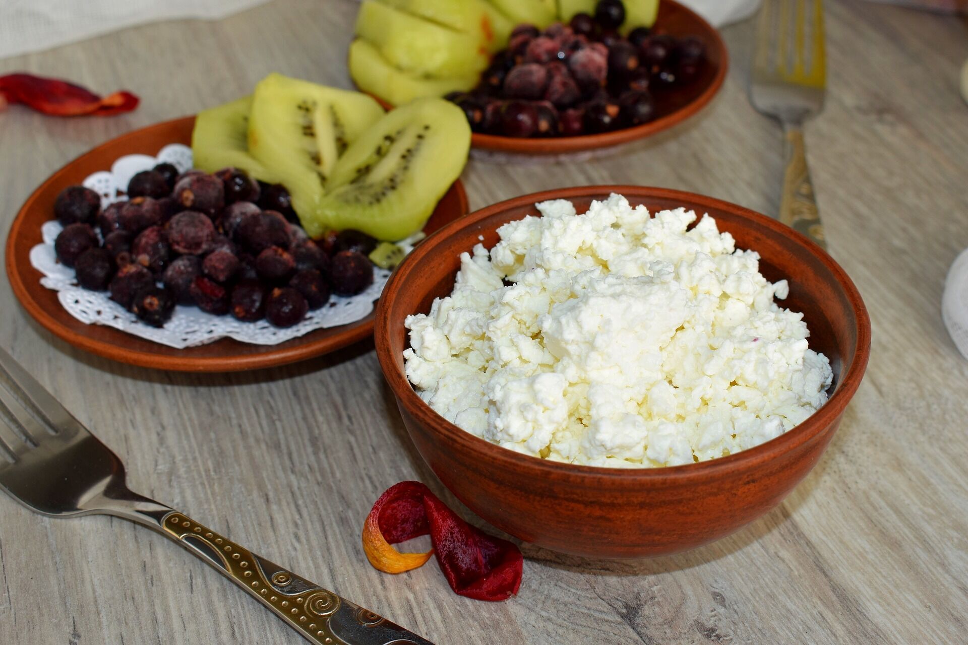 Cottage cheese is a great base for the filling