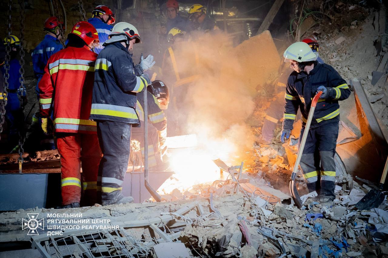 Bodies of a boy and three women found under the rubble: the number of victims after Kyiv shelling increased. Photo and video