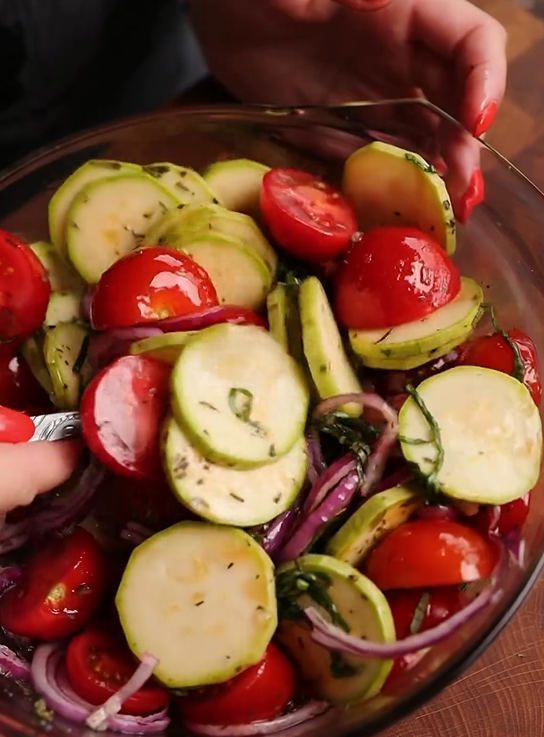 Simple and juicy summer vegetable appetizer: ready in 2-3 hours