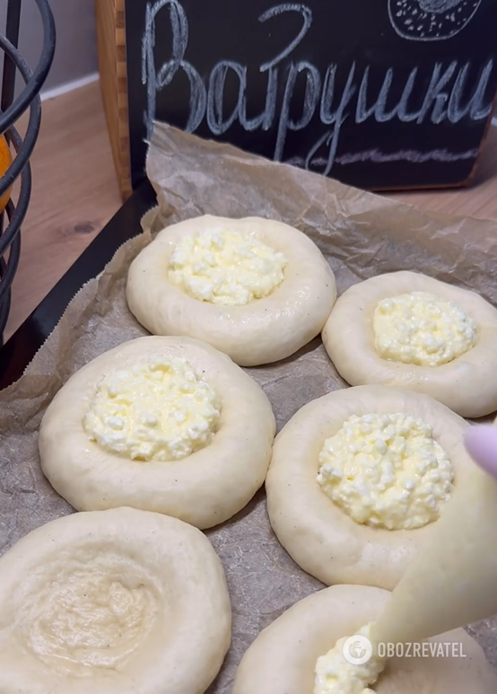 Puffy cottage cheese pies like in childhood: what to prepare the dough with